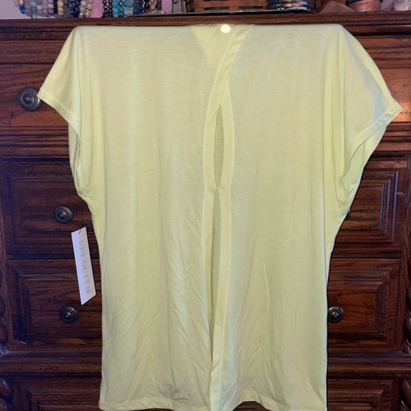 Workout top - Picture 2 of 7